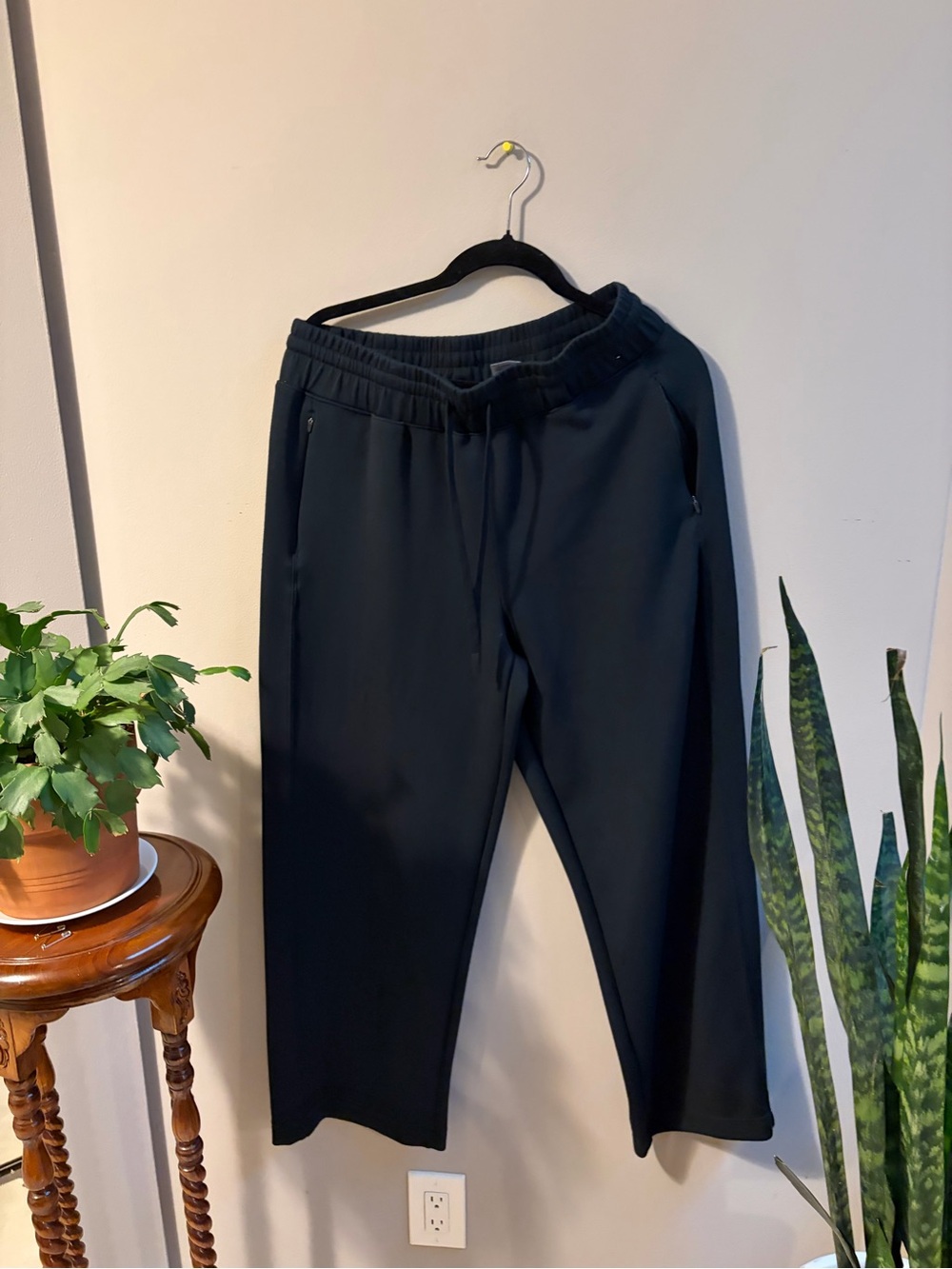 Mondetta Black Men's Jogger Pants with Elastic Waist